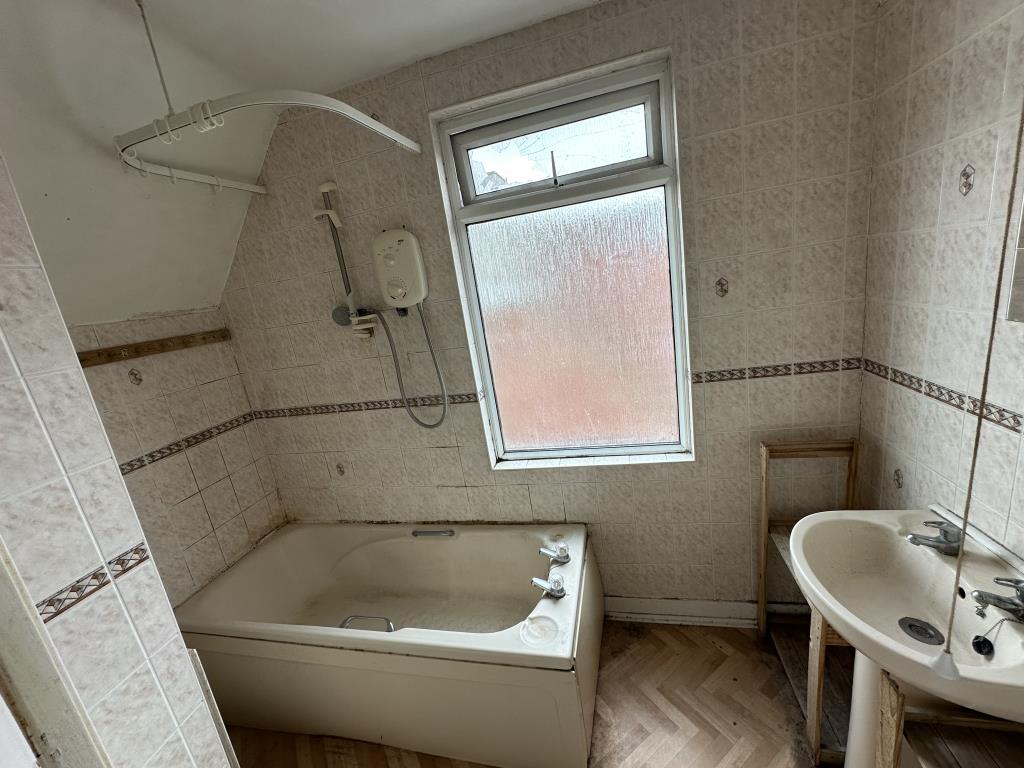 Lot: 46 - TWO-BEDROOM MAISONETTE FOR REFURBISHMENT - Bathroom with Bath